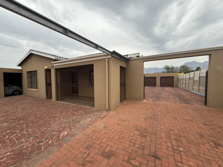 4 Bedroom Property for Sale in Somerset Park Western Cape